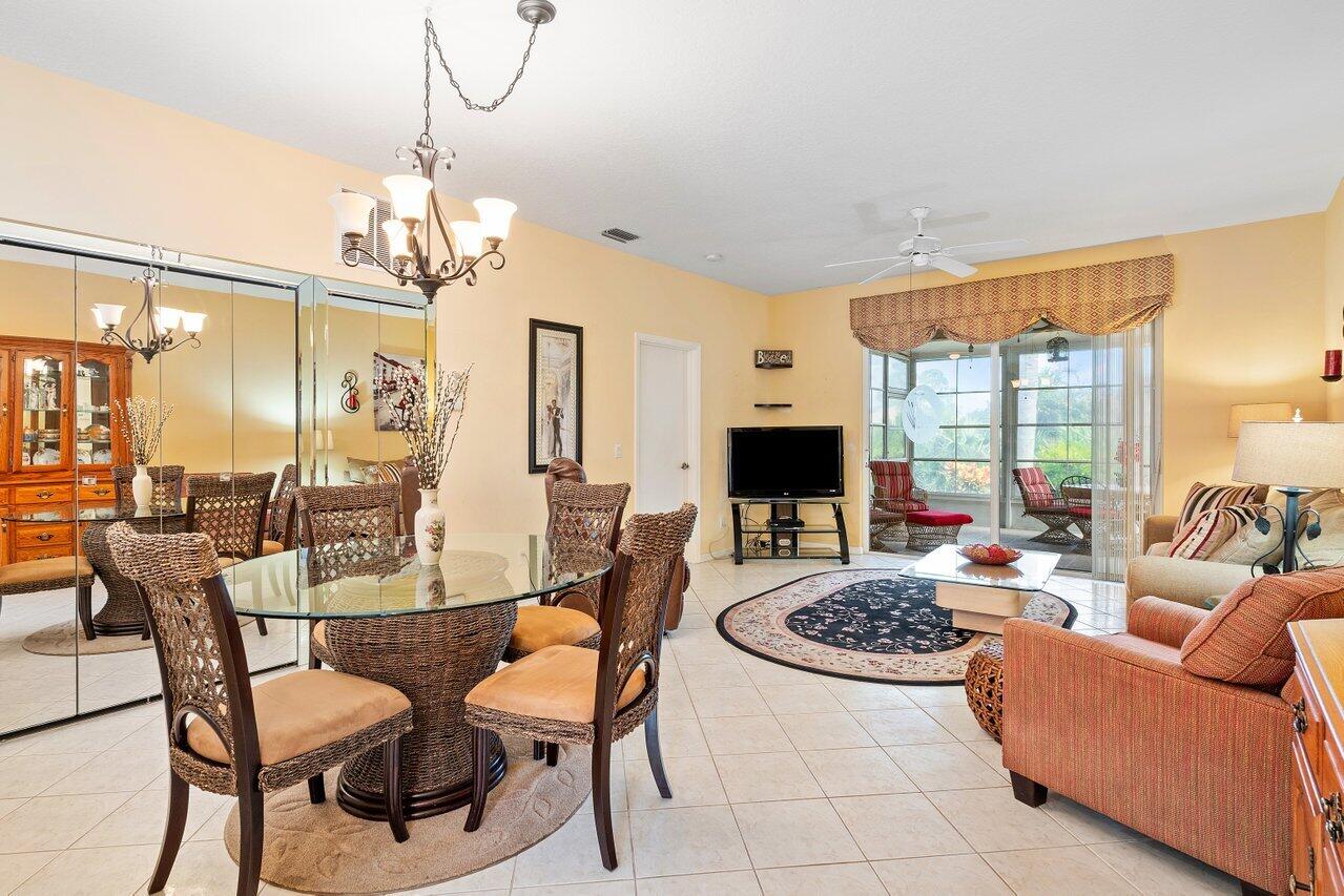 521 NW San Remo Circle