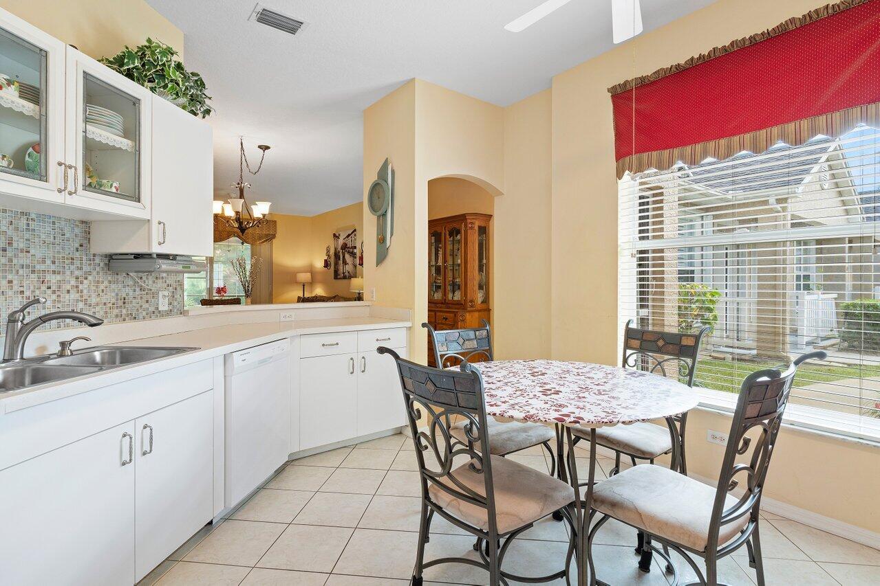 521 NW San Remo Circle