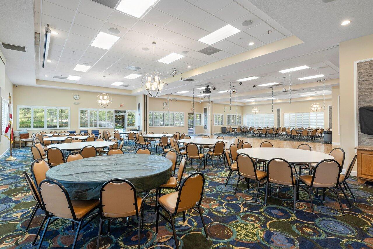 521 NW San Remo Circle