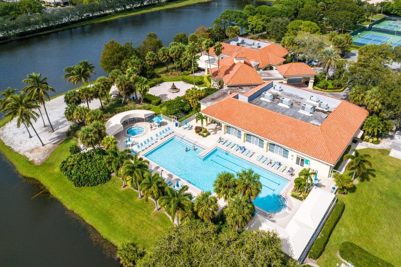 521 NW San Remo Circle