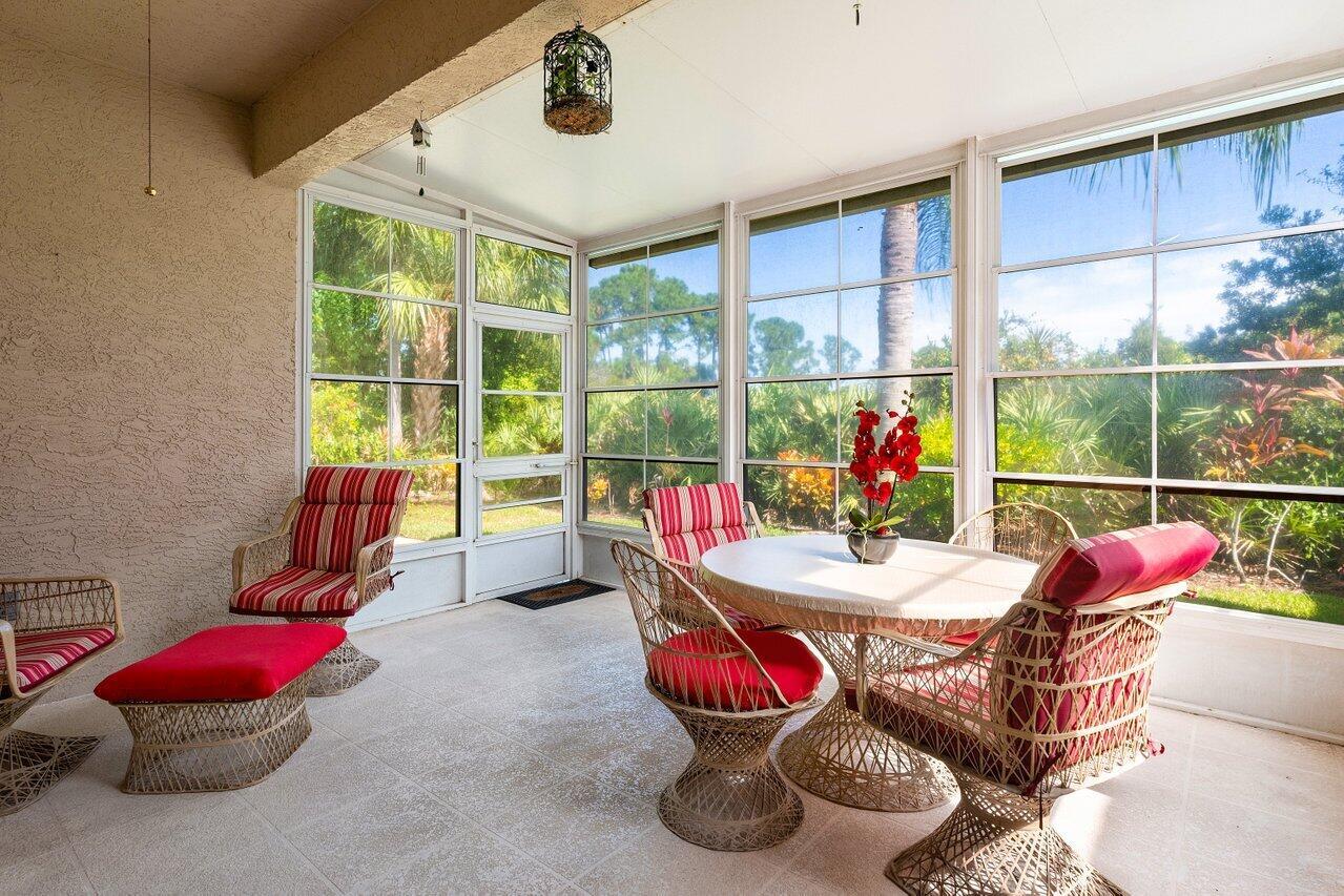 521 NW San Remo Circle