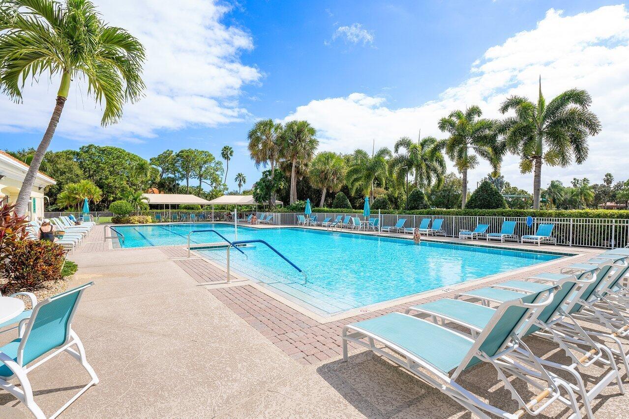 521 NW San Remo Circle