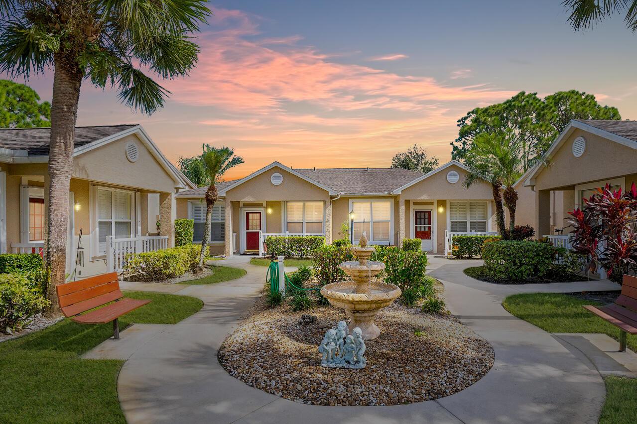 521 NW San Remo Circle