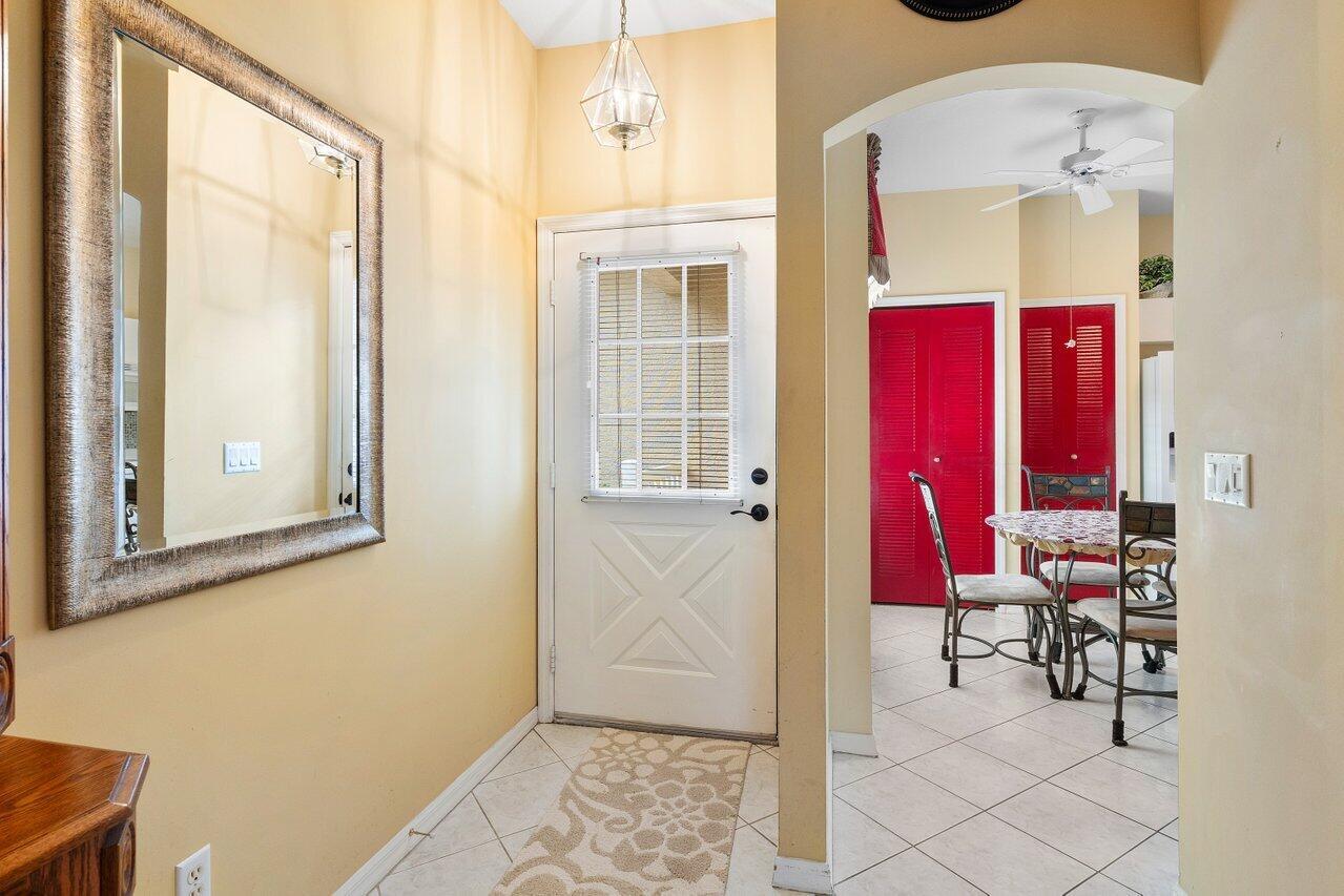 521 NW San Remo Circle