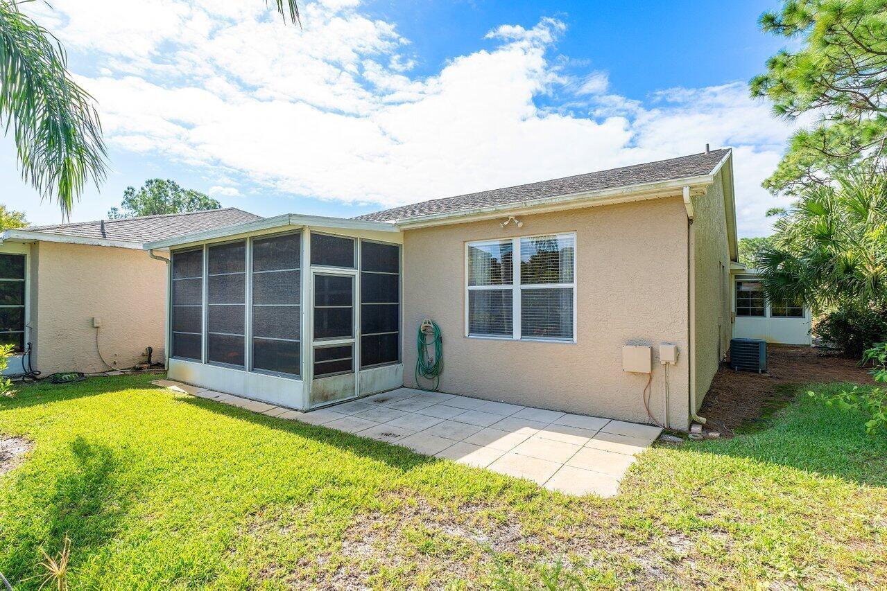 521 NW San Remo Circle