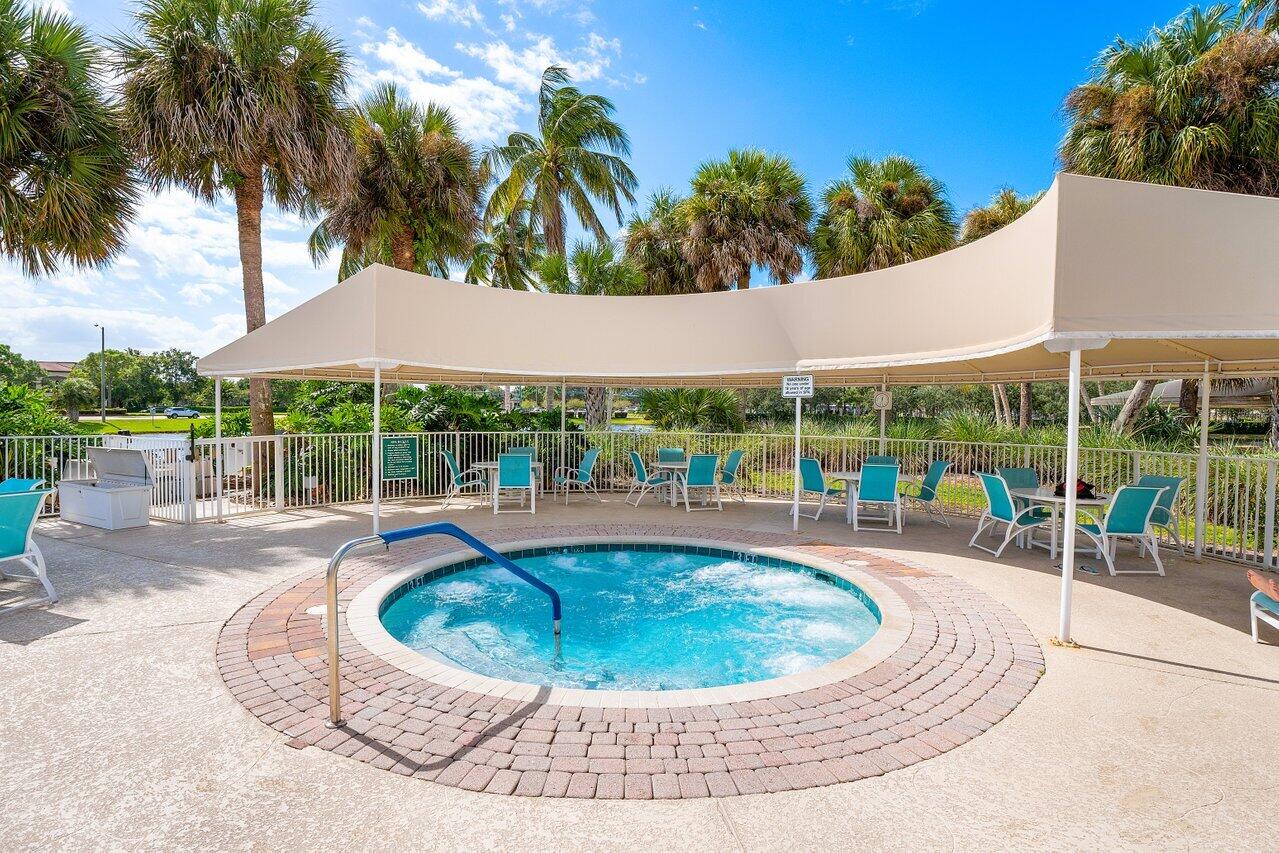 521 NW San Remo Circle