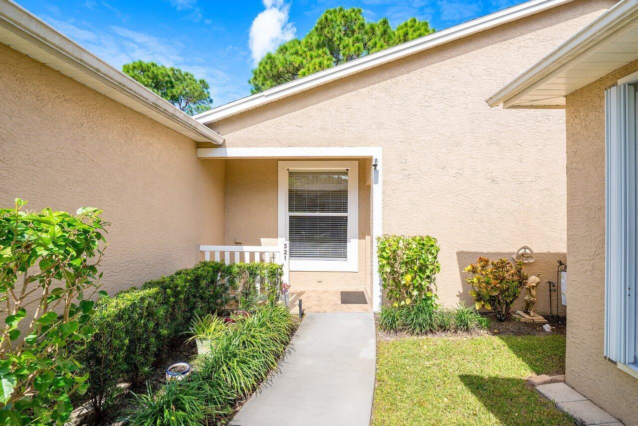 521 NW San Remo Circle