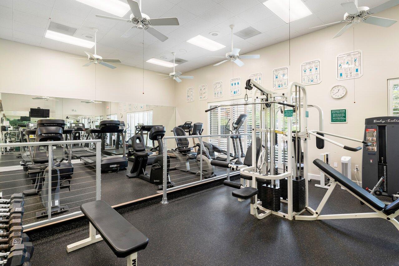 521 NW San Remo Circle