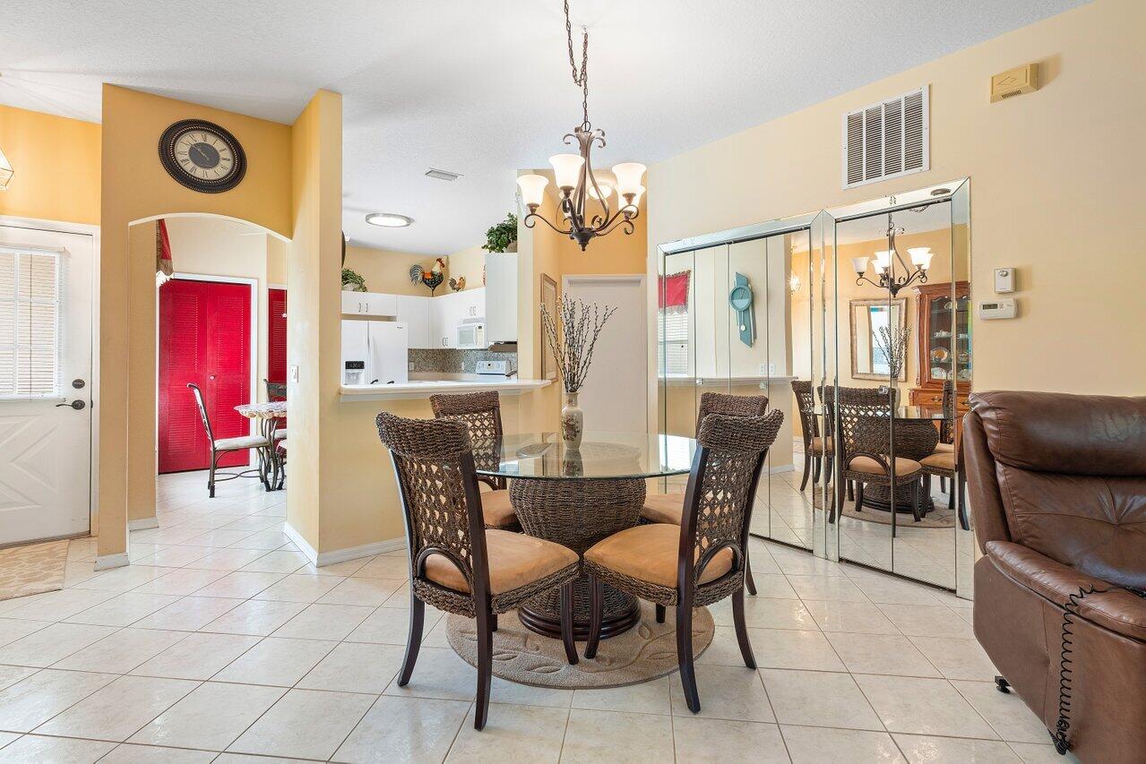 521 NW San Remo Circle