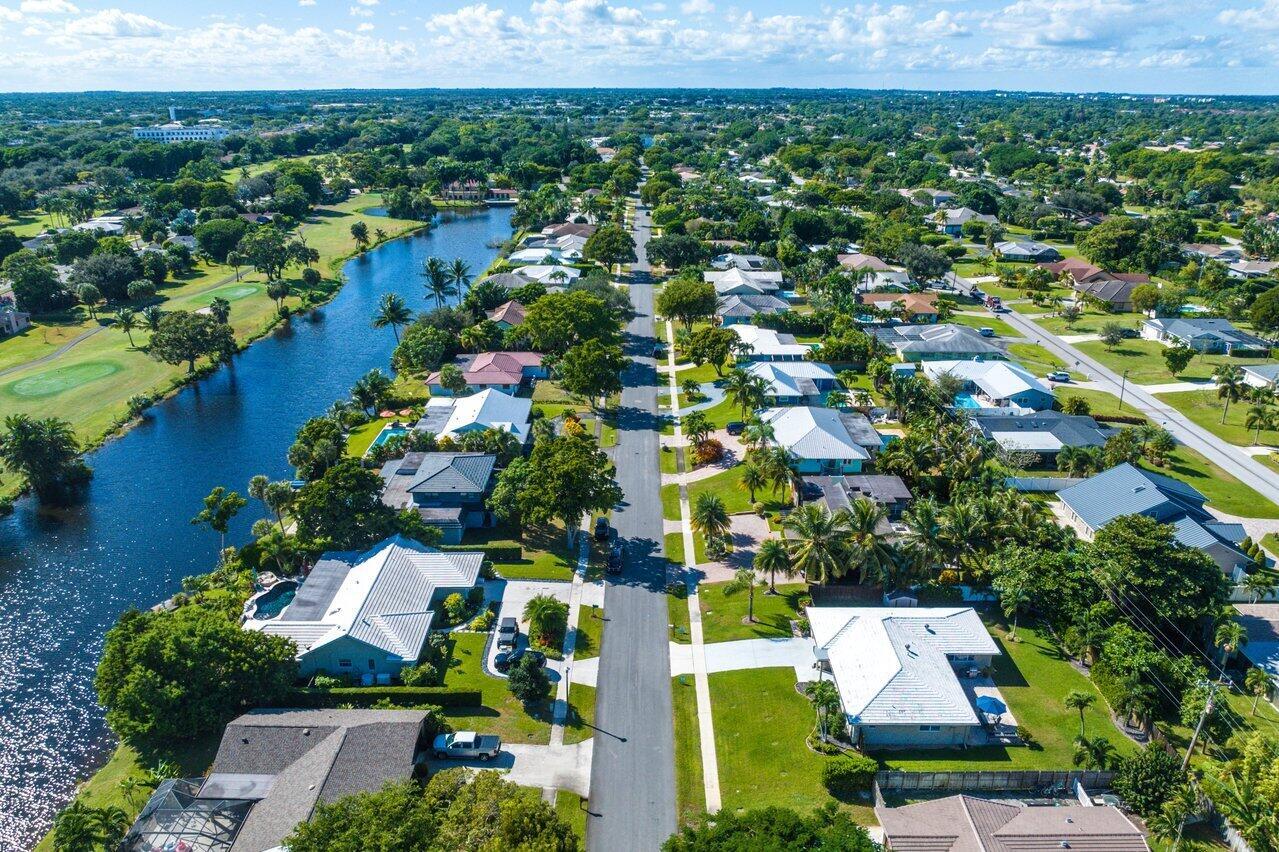 3255 Lakeview Boulevard