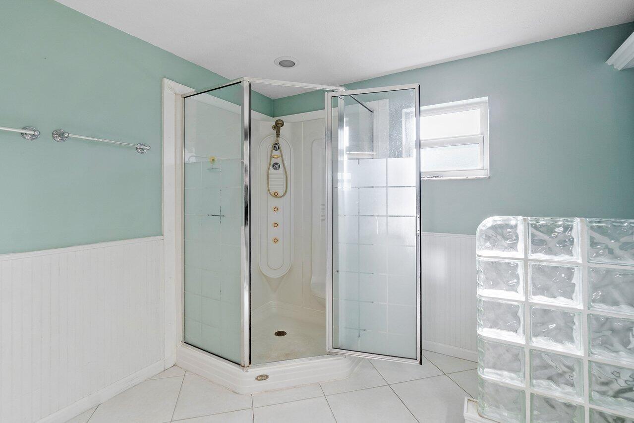 3255 Lakeview Boulevard