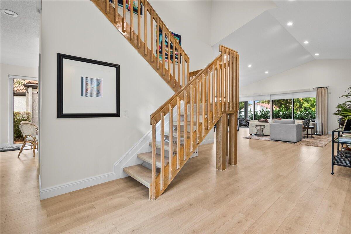 7284 Via Palomar