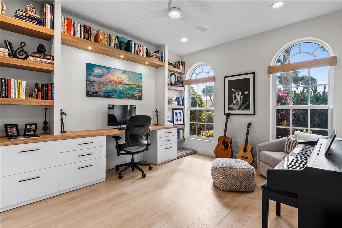 7284 Via Palomar