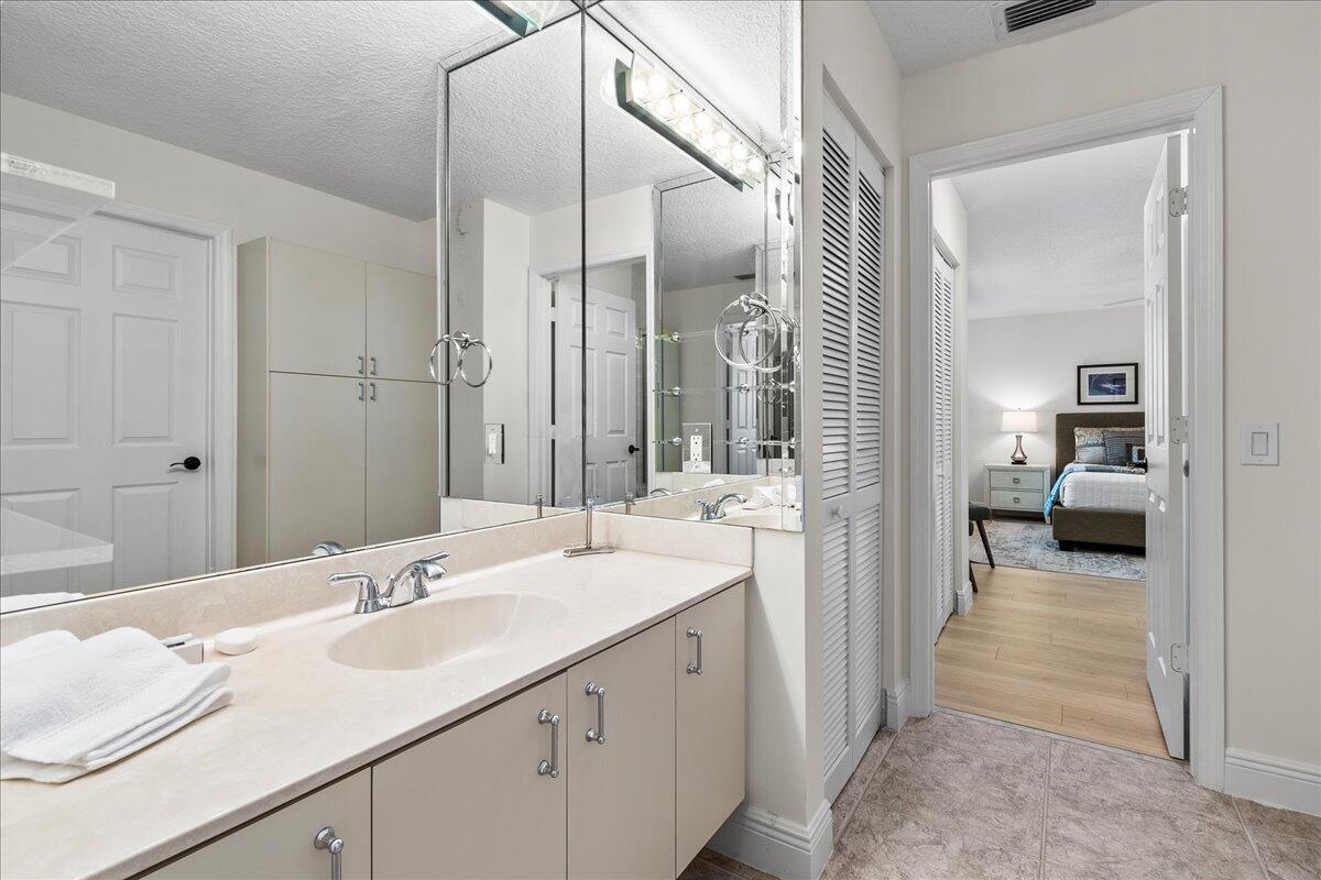 7284 Via Palomar
