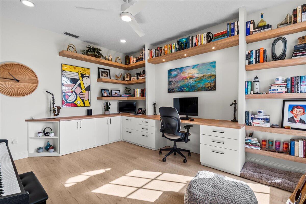 7284 Via Palomar