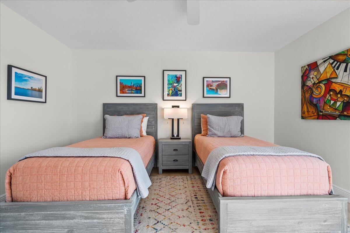 7284 Via Palomar