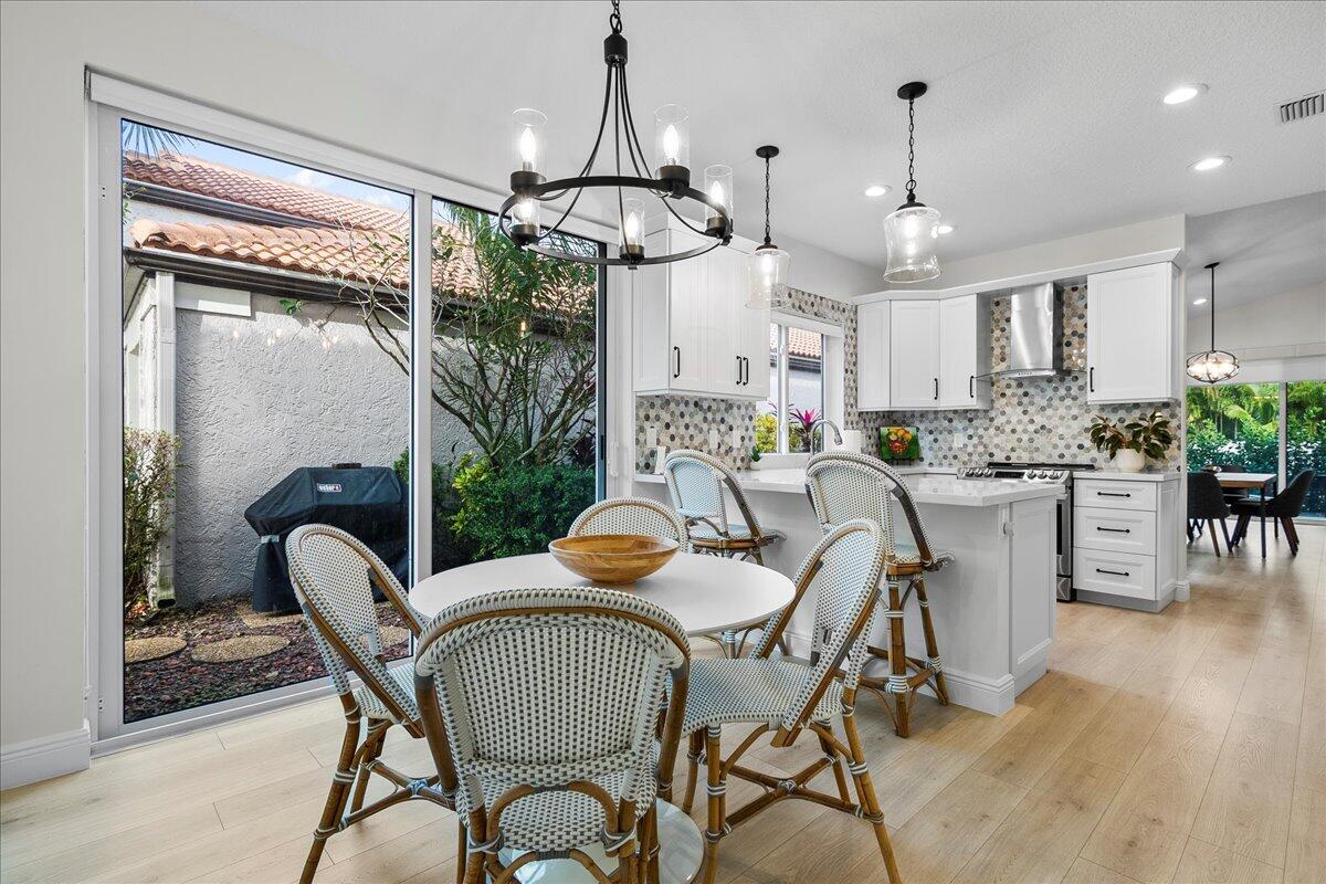 7284 Via Palomar