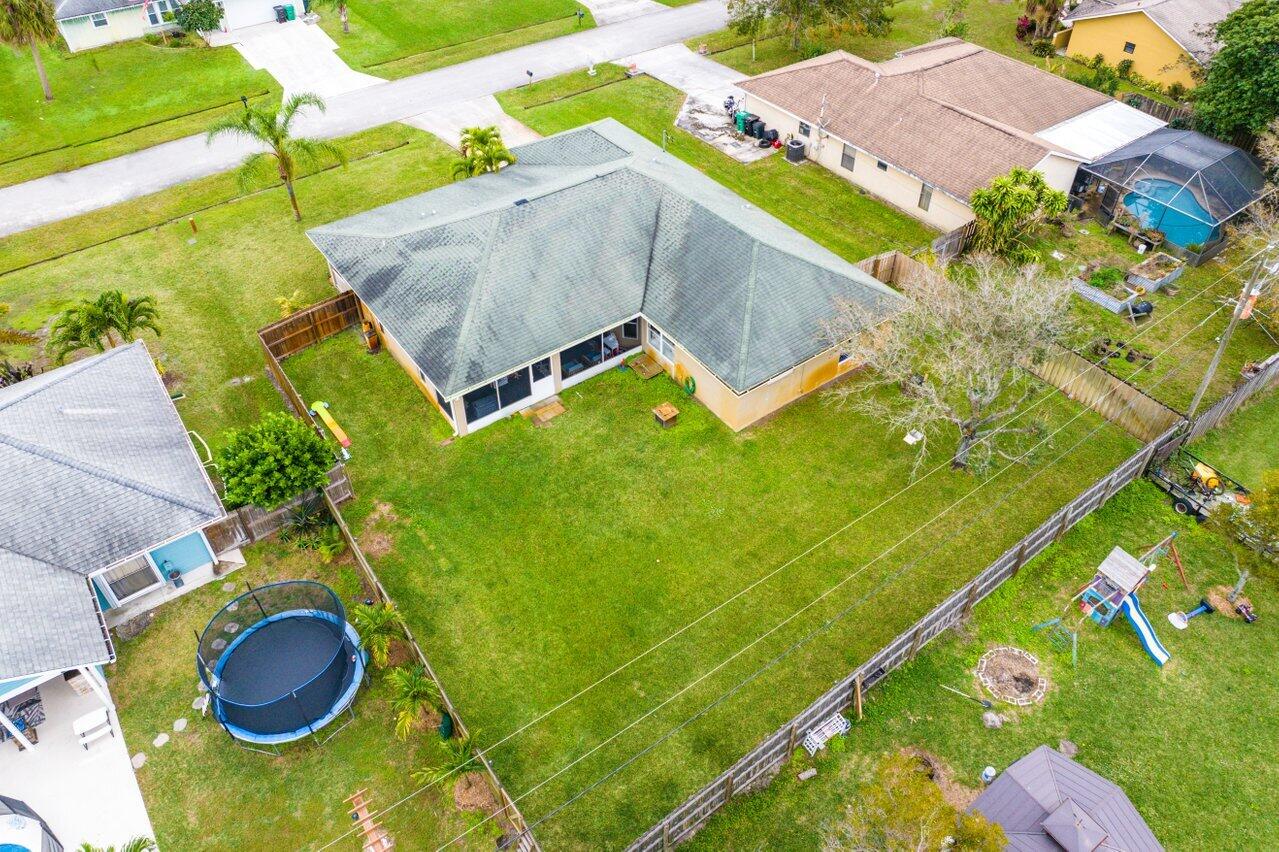 2232 SE Mcmaster Street