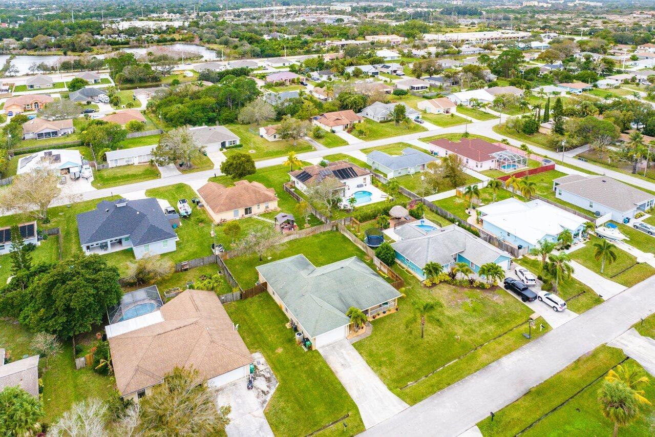 2232 SE Mcmaster Street