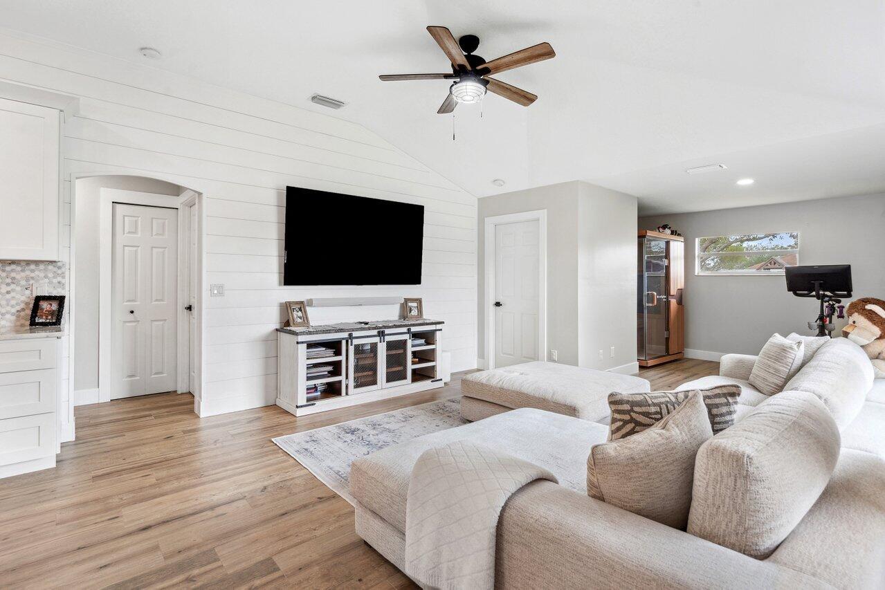 2232 SE Mcmaster Street