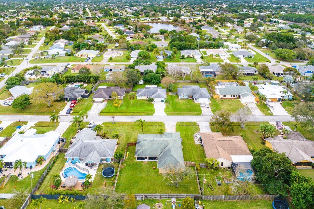 2232 SE Mcmaster Street