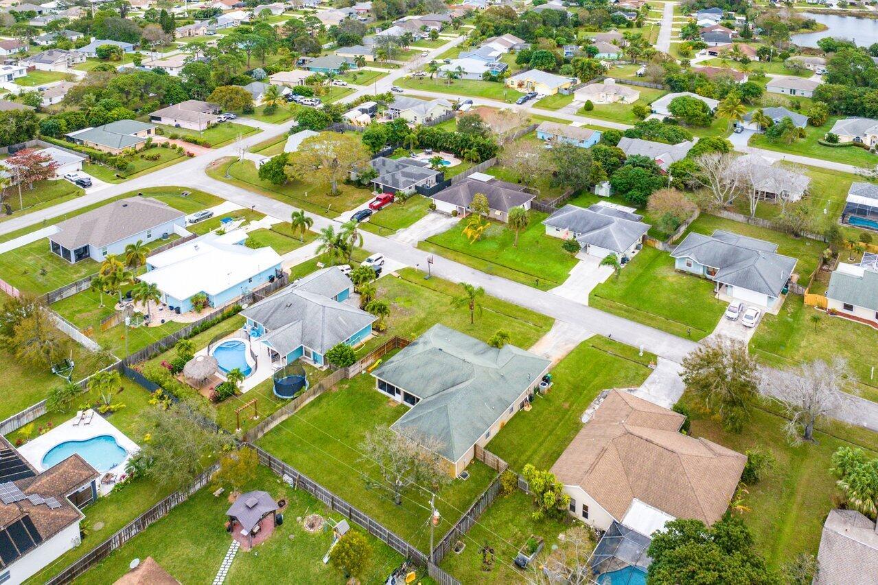 2232 SE Mcmaster Street