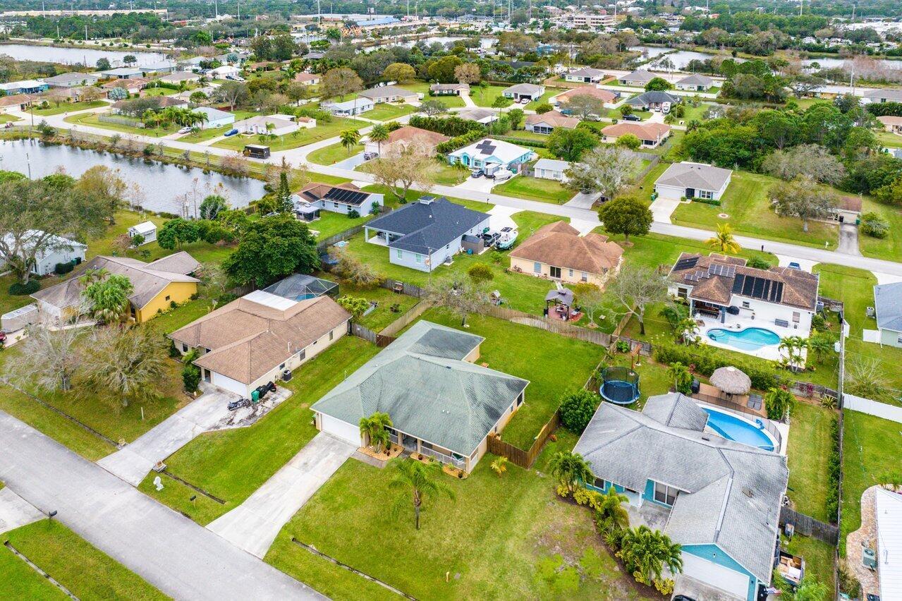 2232 SE Mcmaster Street