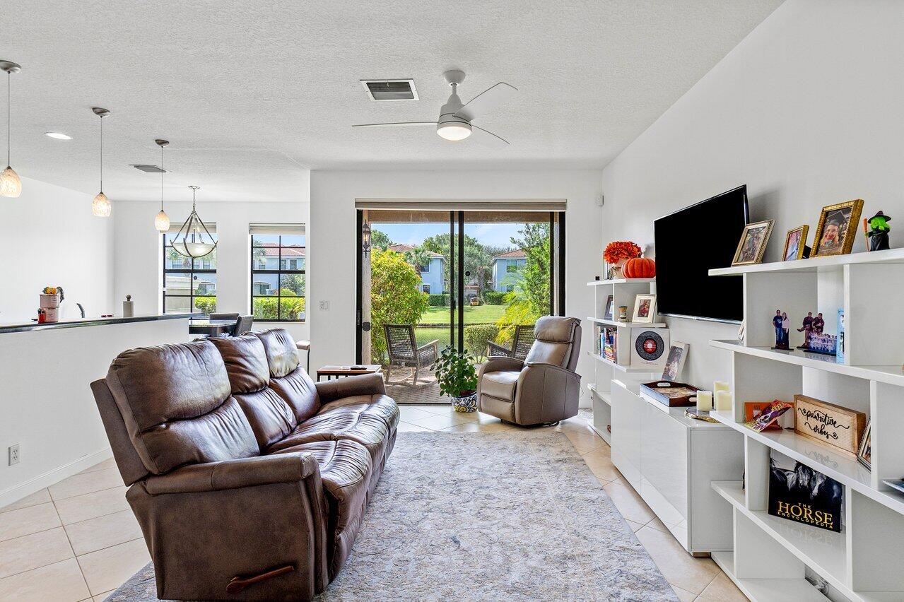 172 W Astor Circle