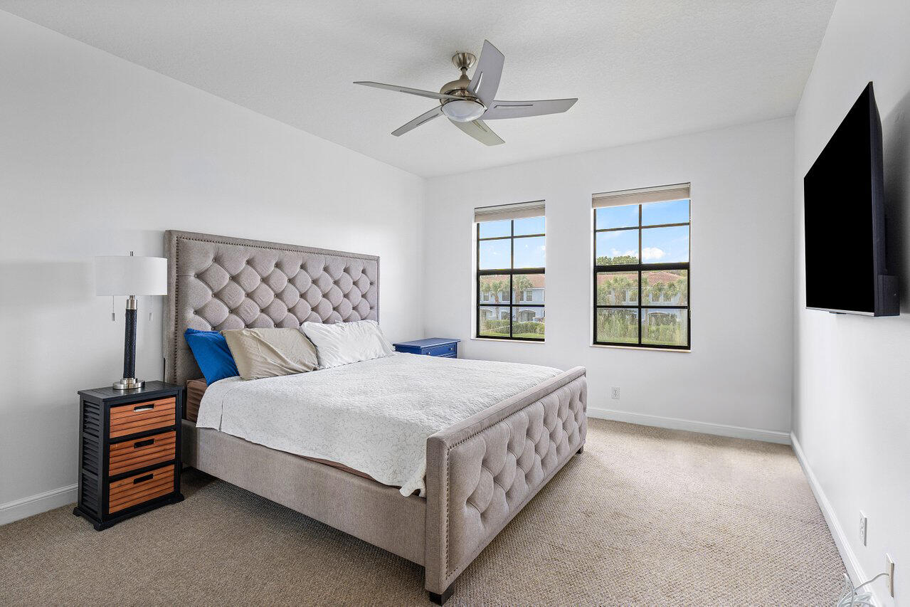 172 W Astor Circle