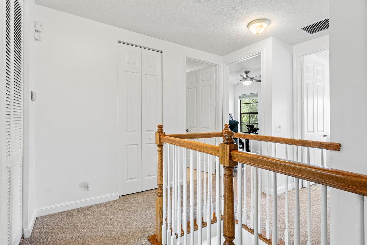 172 W Astor Circle