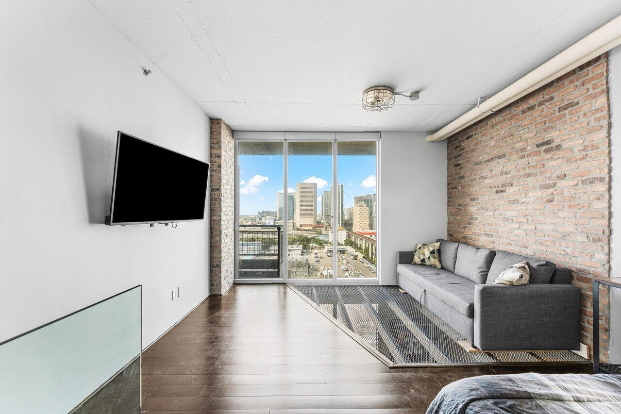690 SW 1st Court 1913
