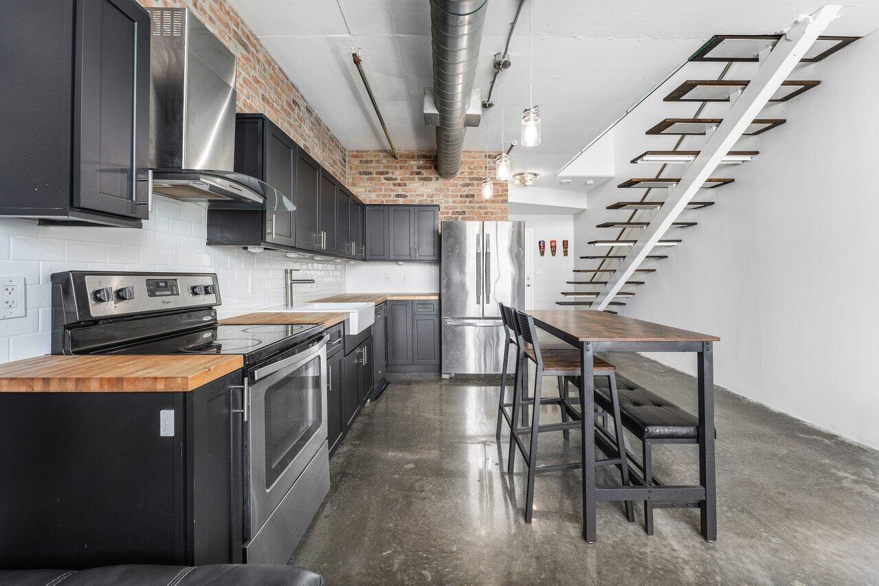 690 SW 1st Court 1913