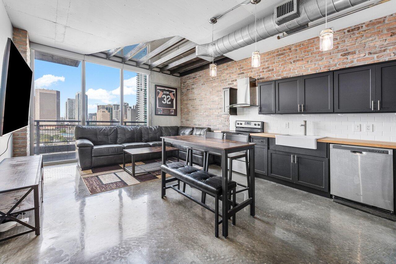 690 SW 1st Court 1913