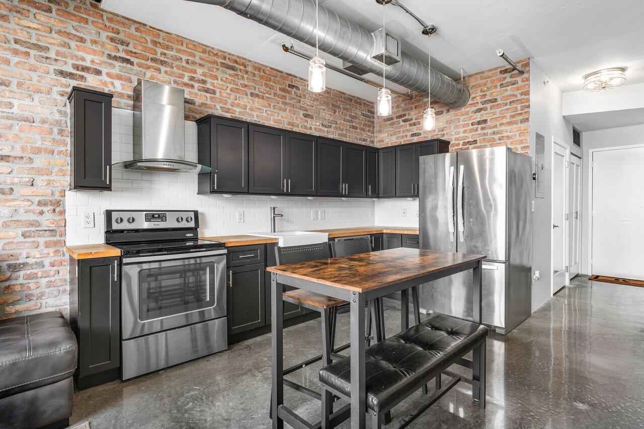 690 SW 1st Court 1913