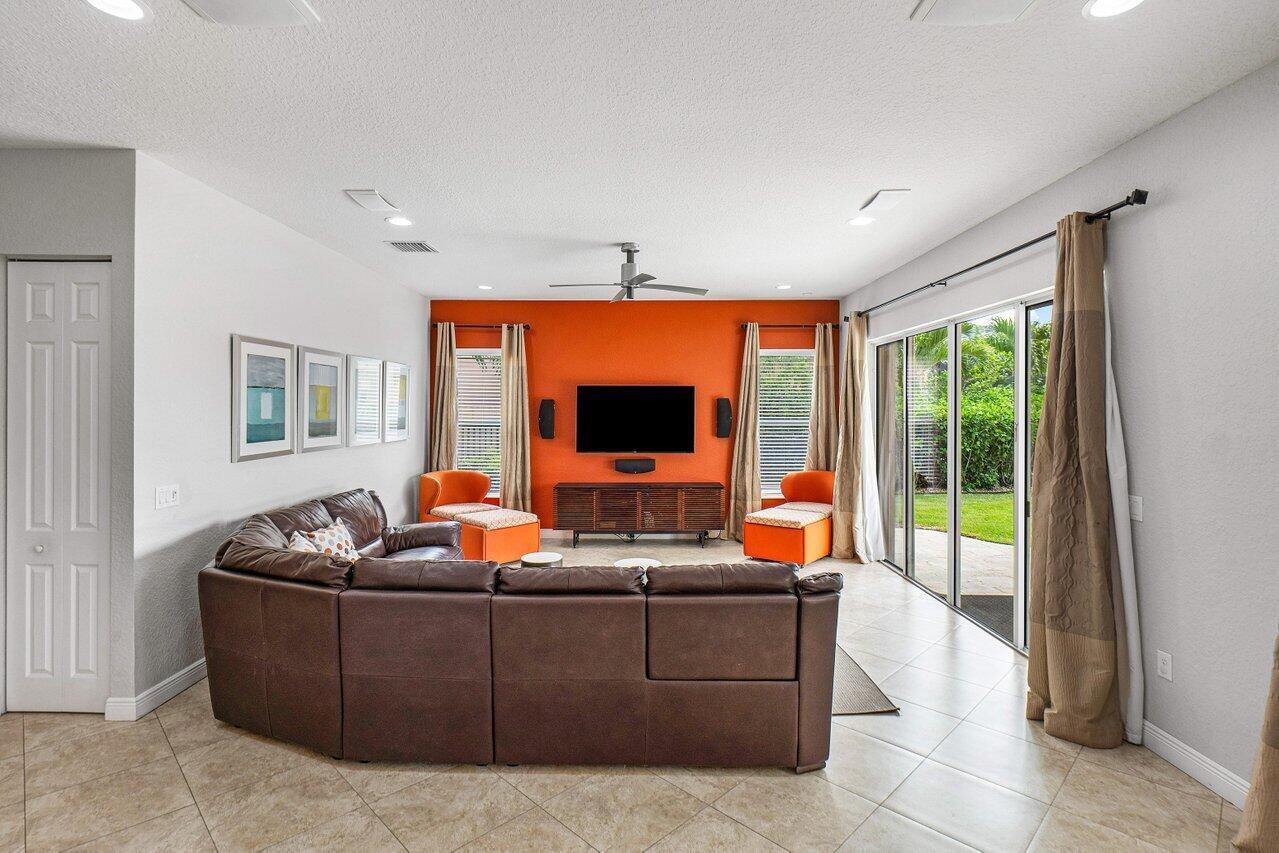 11843 Fox Hill Circle