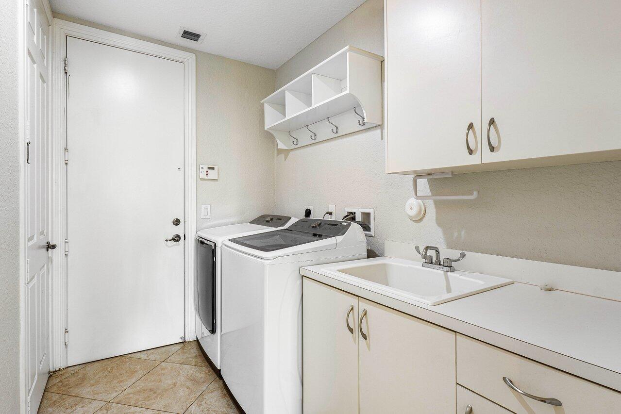 11843 Fox Hill Circle