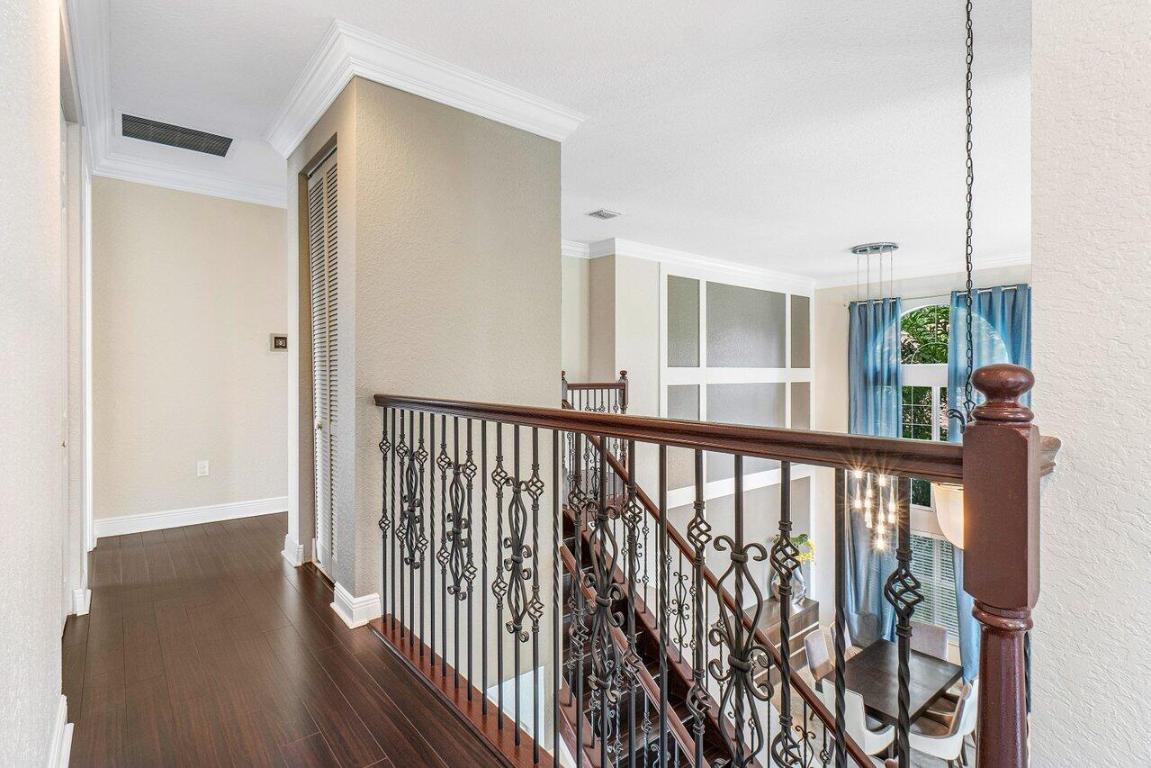 11843 Fox Hill Circle