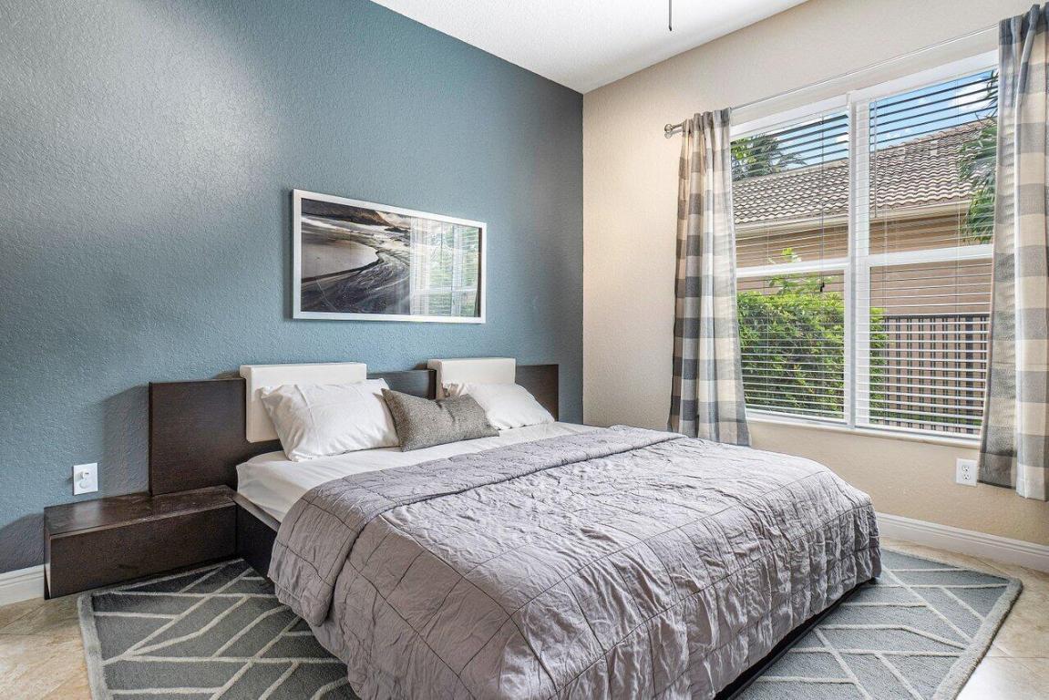 11843 Fox Hill Circle