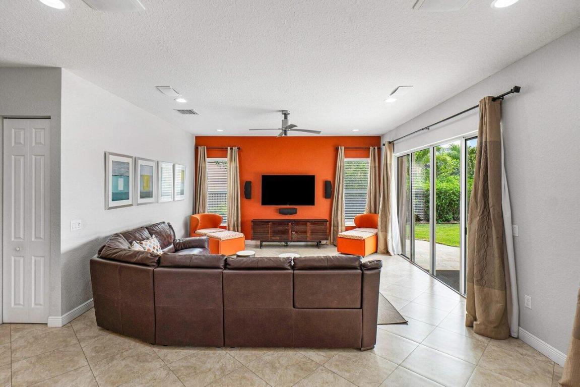 11843 Fox Hill Circle