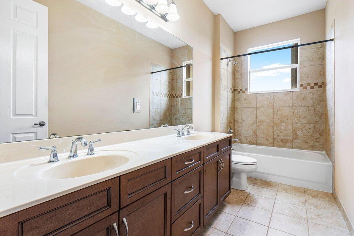 11843 Fox Hill Circle