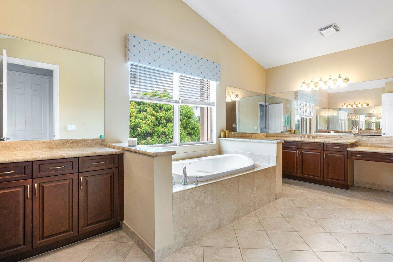 11843 Fox Hill Circle