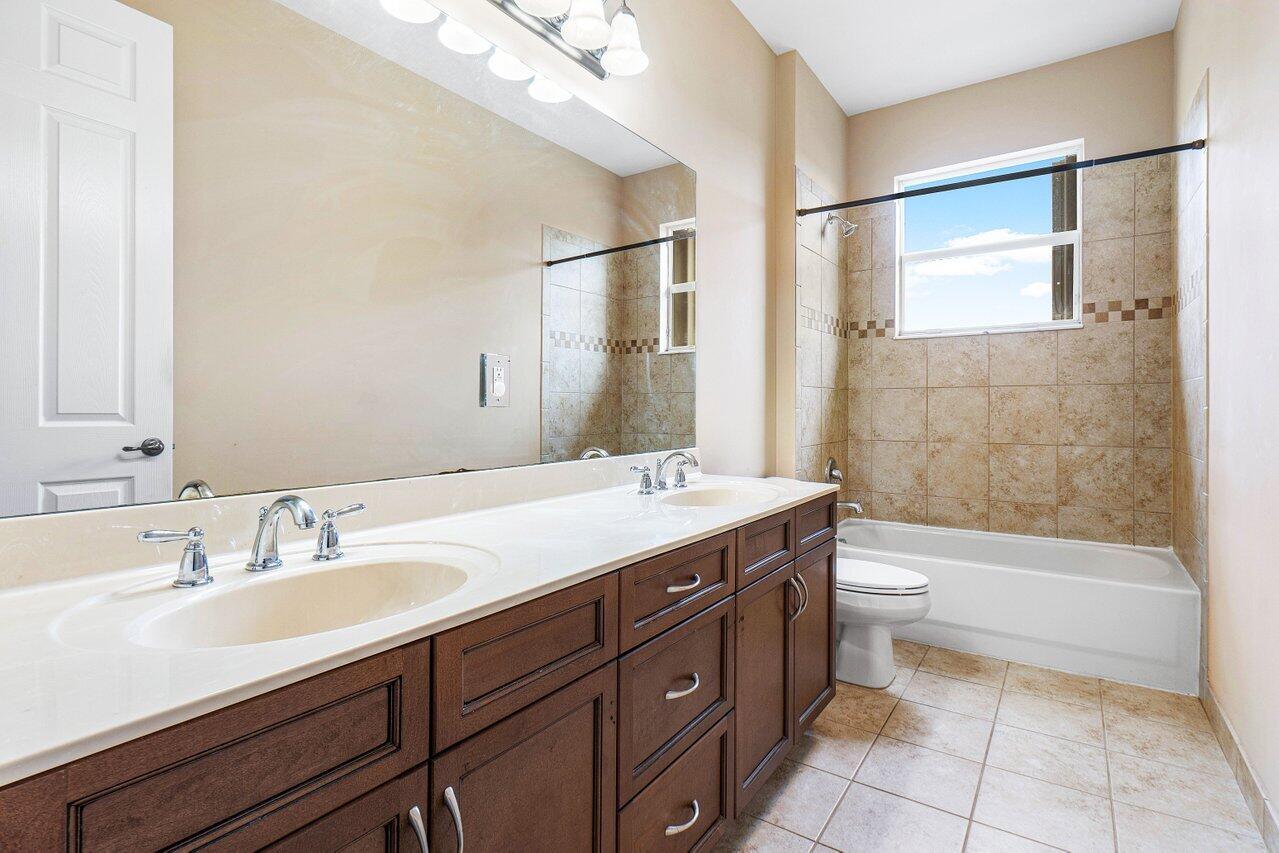 11843 Fox Hill Circle