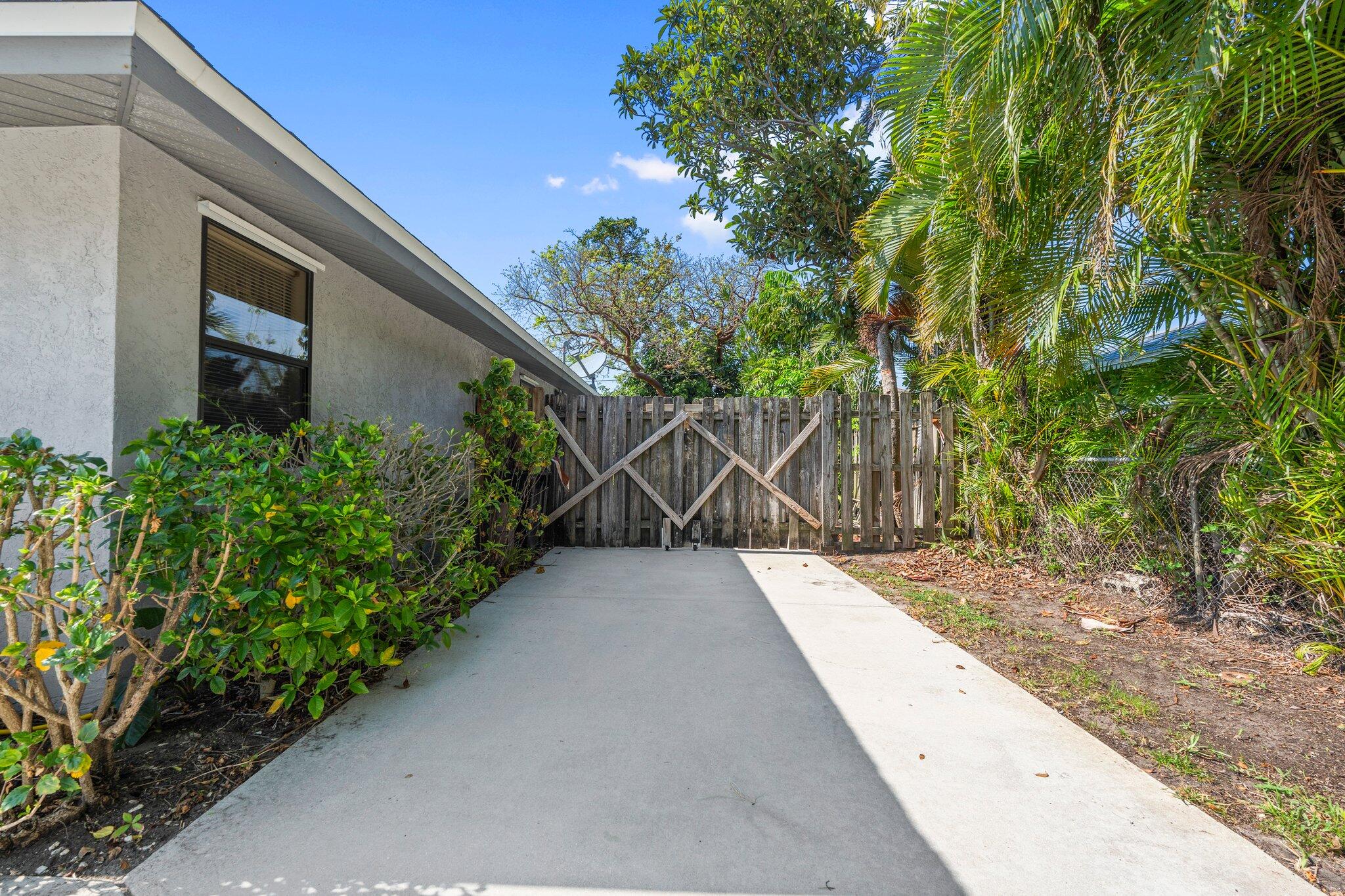 2356 SE Calcutta Circle