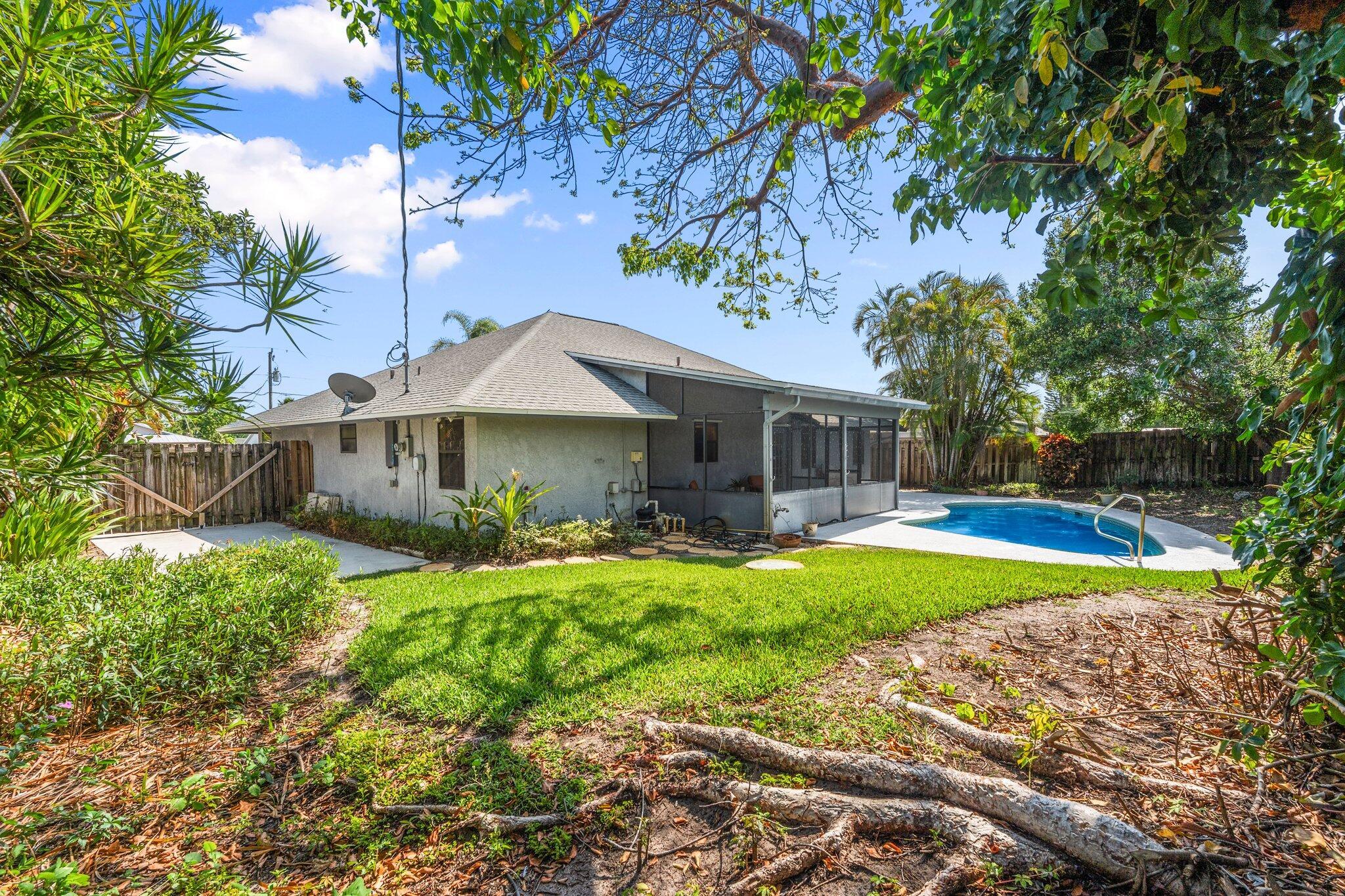 2356 SE Calcutta Circle