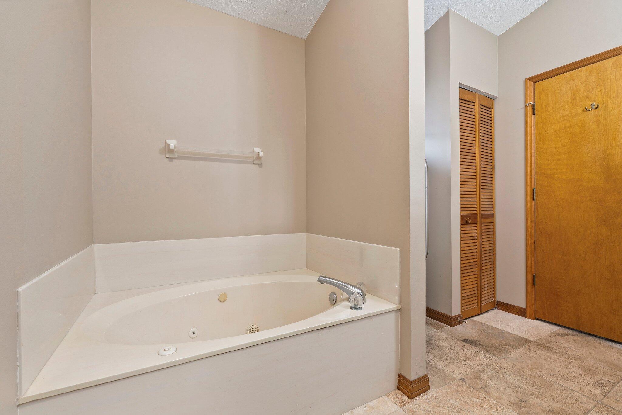 2356 SE Calcutta Circle