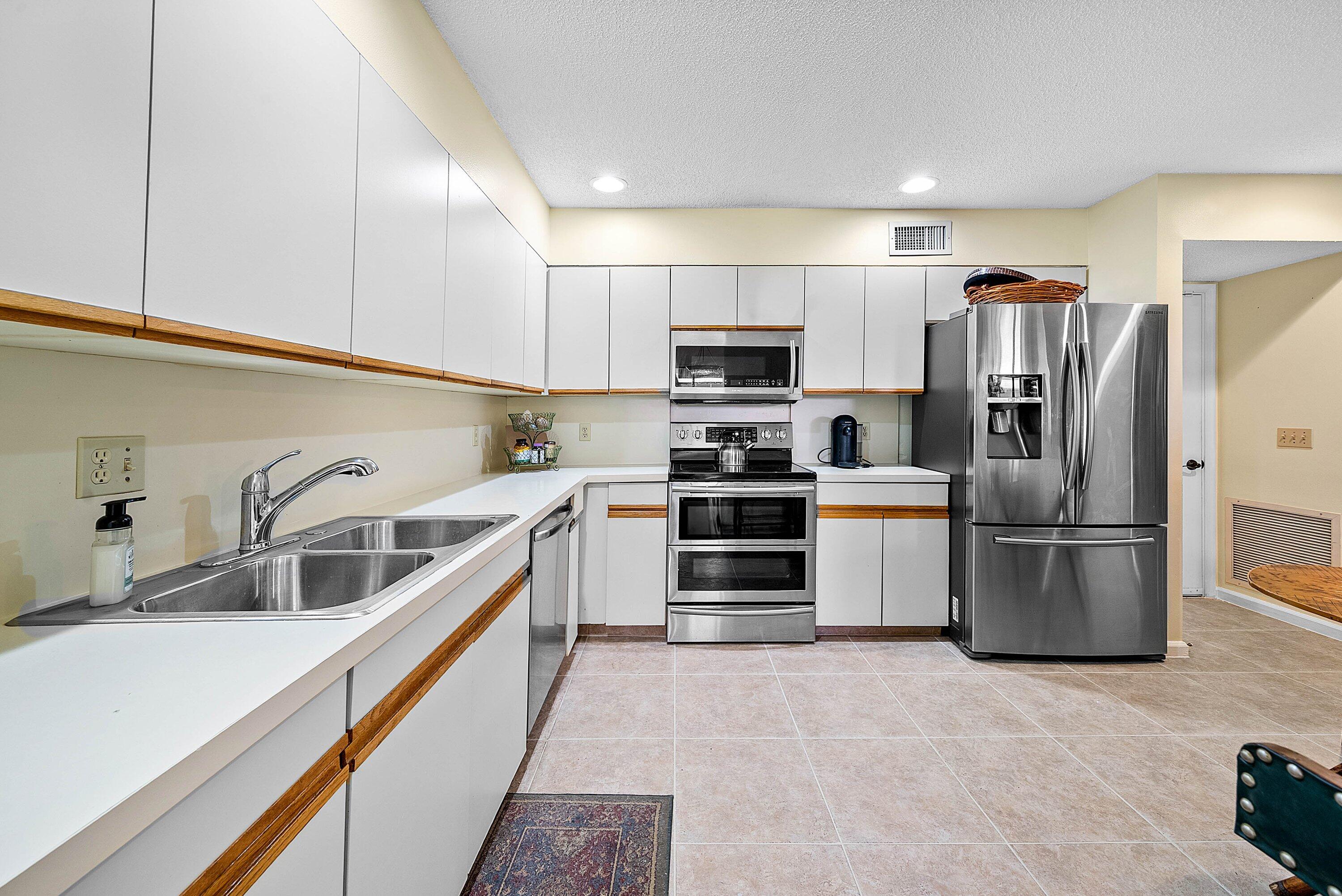 5520 Coach House Circle C