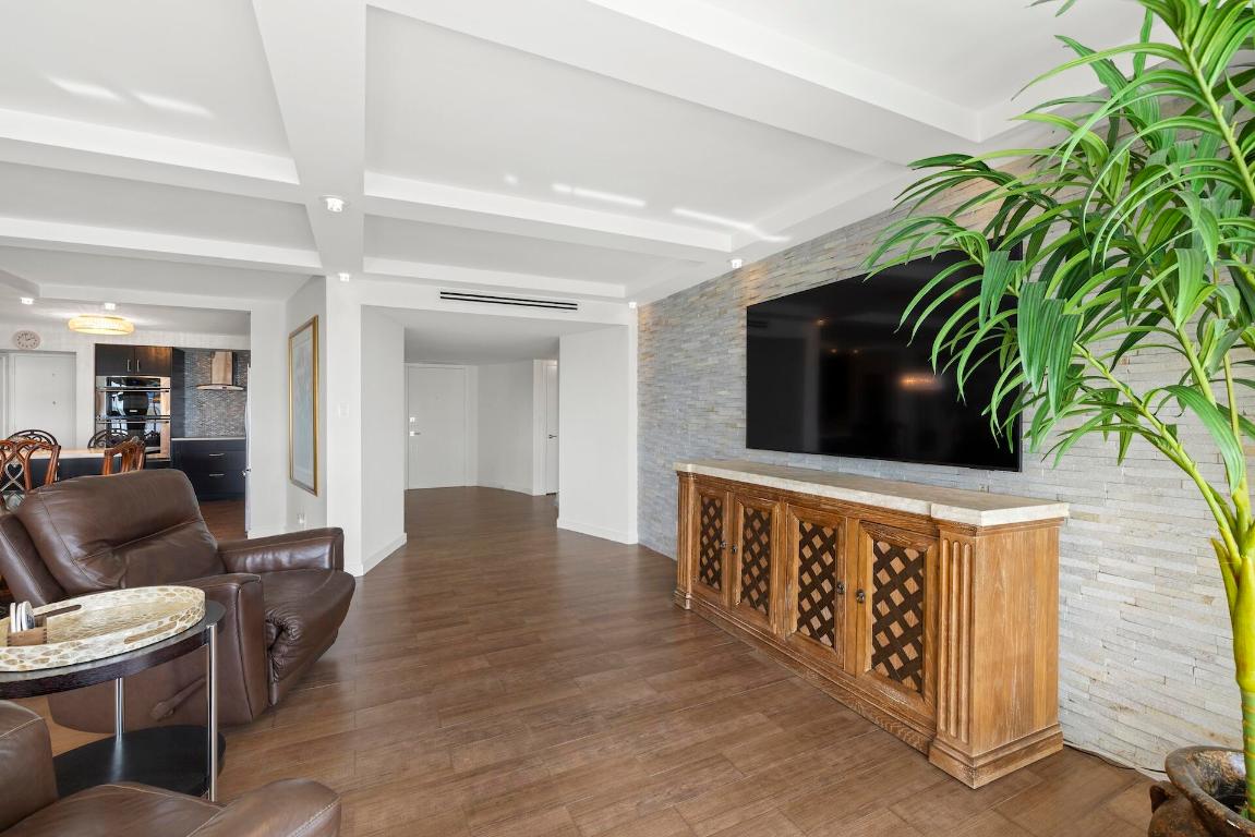 4100 Galt Ocean Drive 910