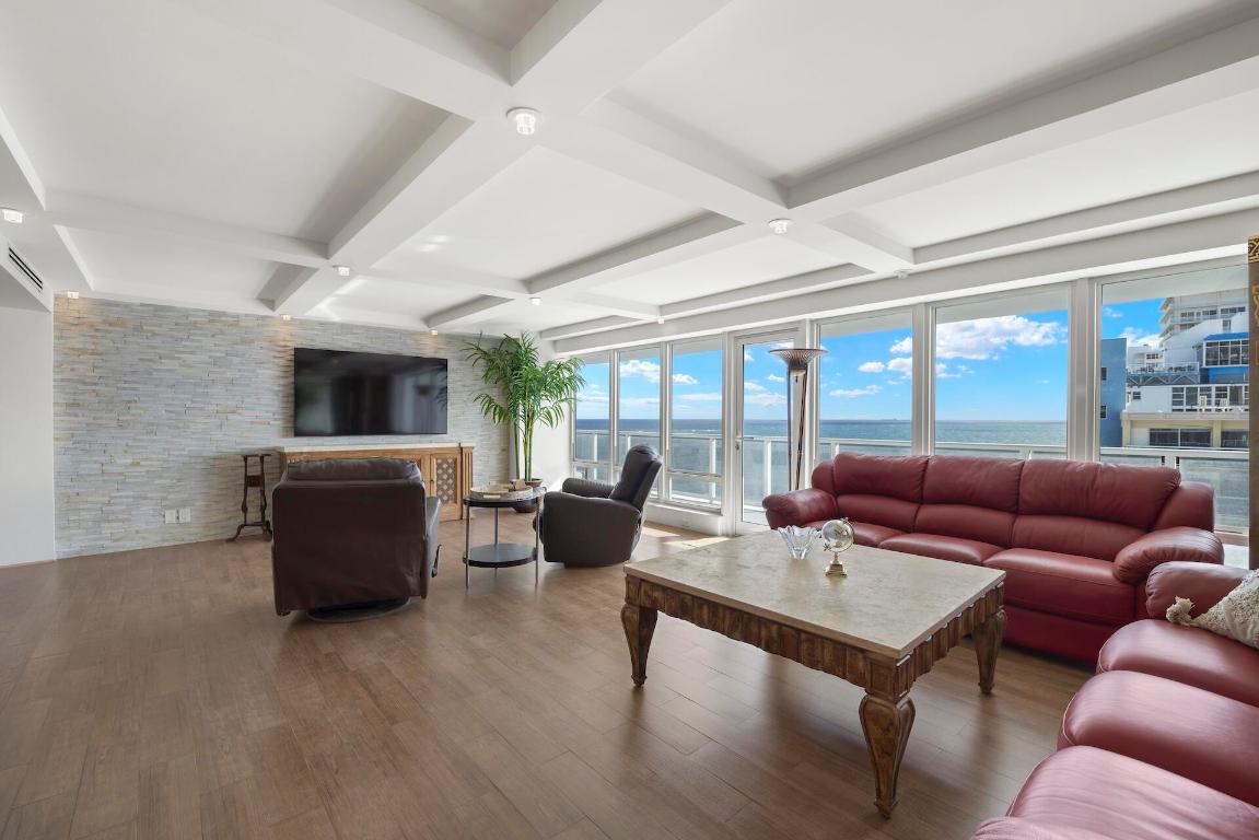 4100 Galt Ocean Drive 910