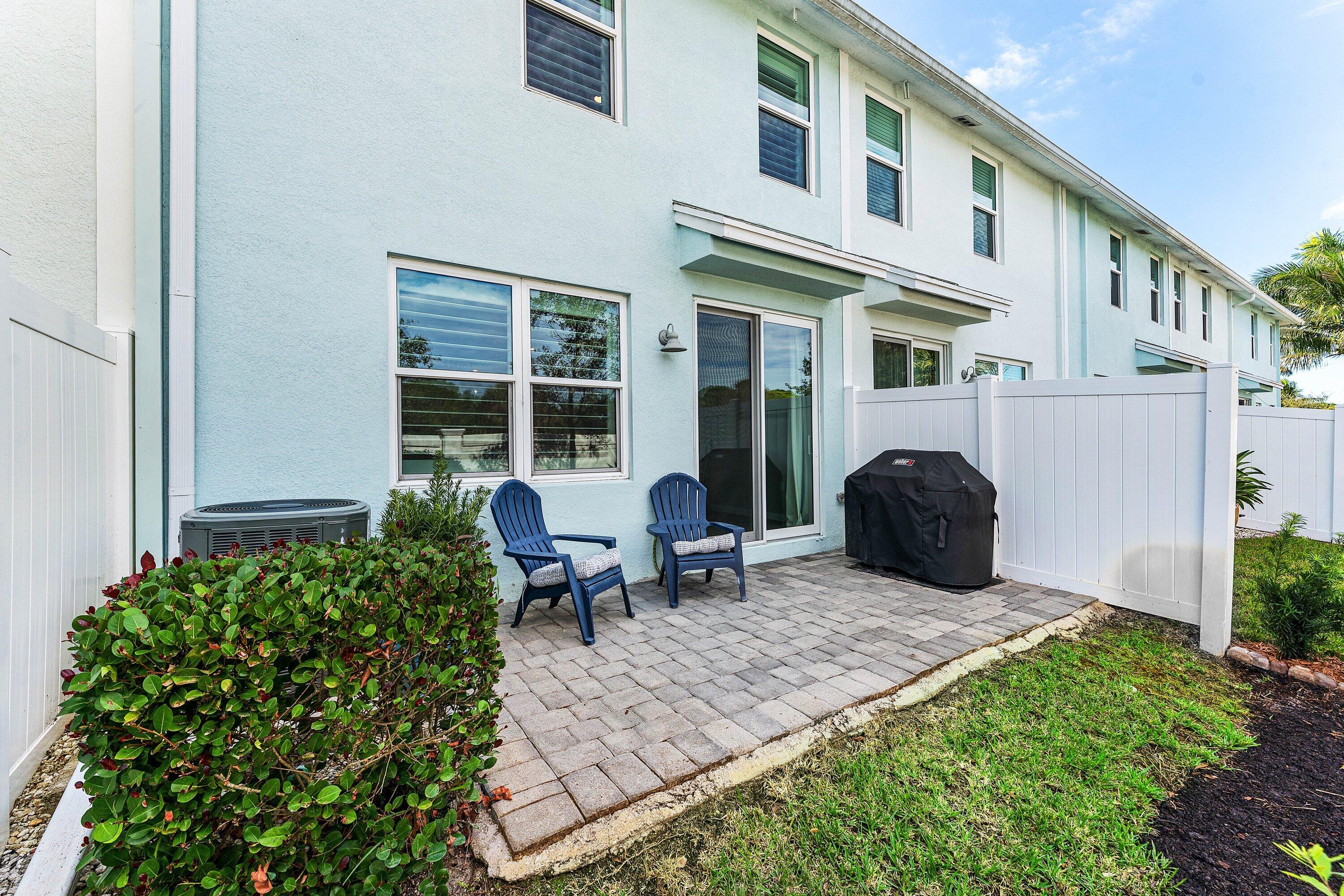 329 SE Halifax Lane