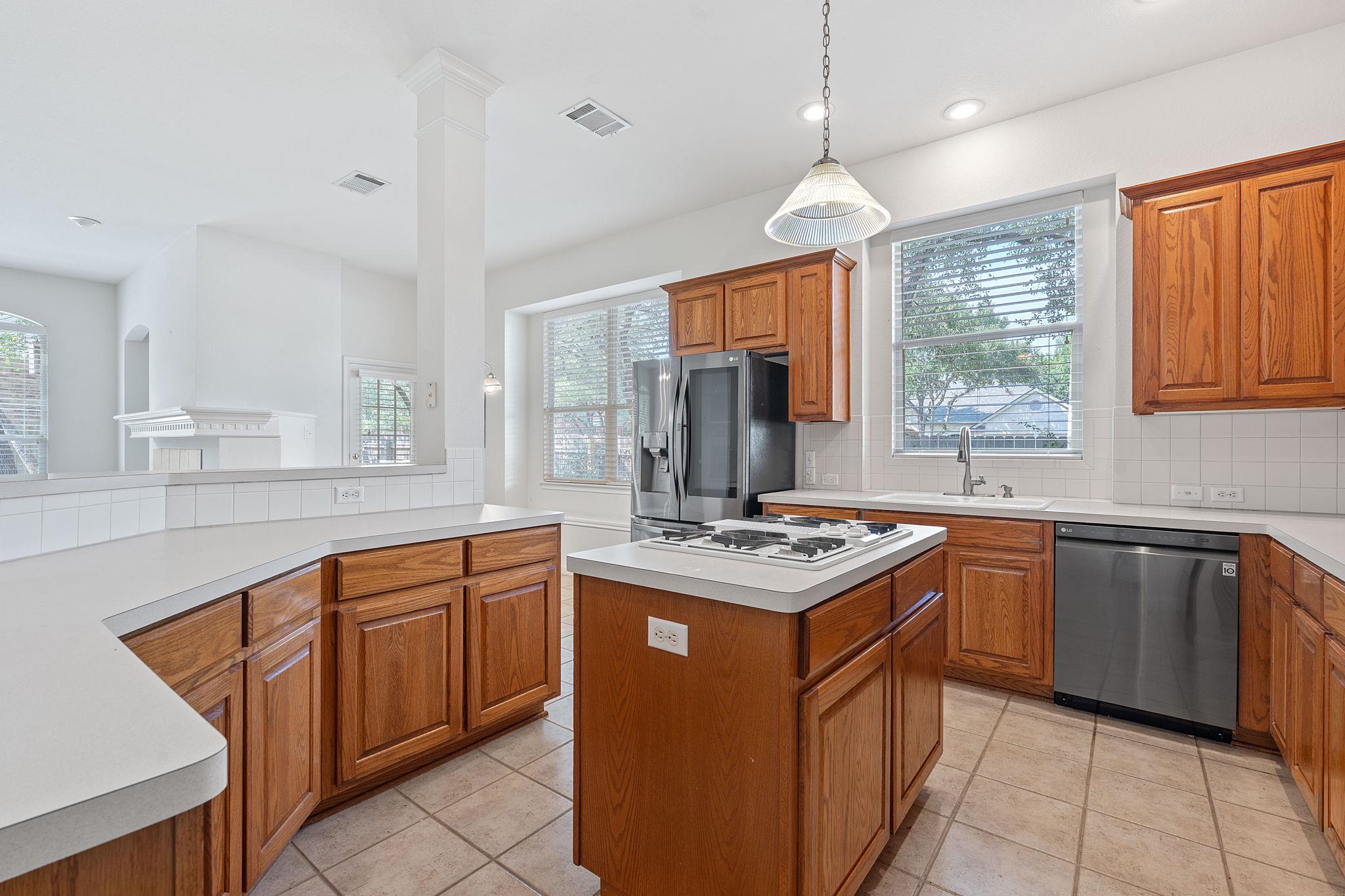 5633 Republic Of Texas BLVD